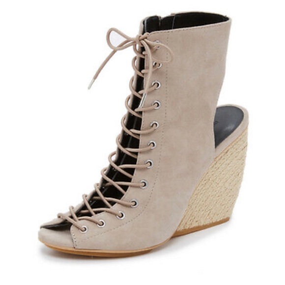 Women's Lace Up Wedge Heels Sz 8 - Picture 1 of 3